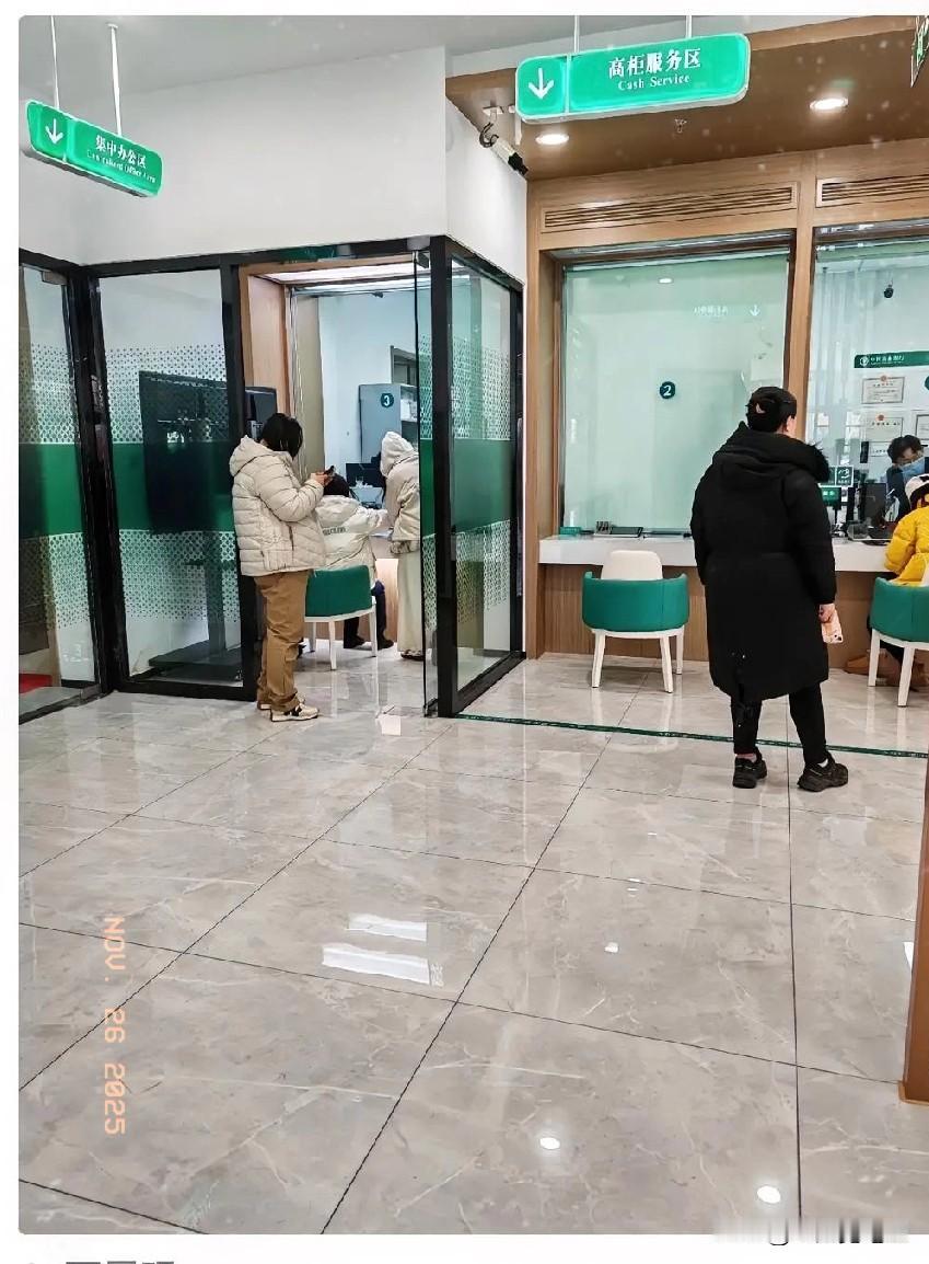 银行这行情真是变天了！上午我婆婆给我打电话，说她存在银行的35万到期了，去