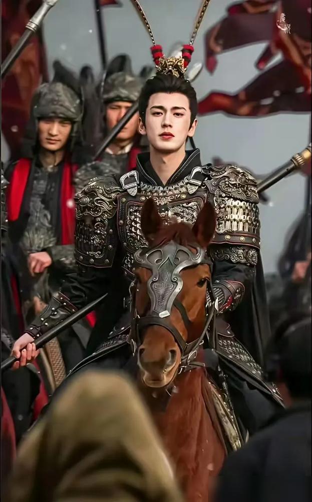 张凌赫抱替身视频疯传，敬业人设瞬间崩塌，他真不用替身？2025年2月12日，