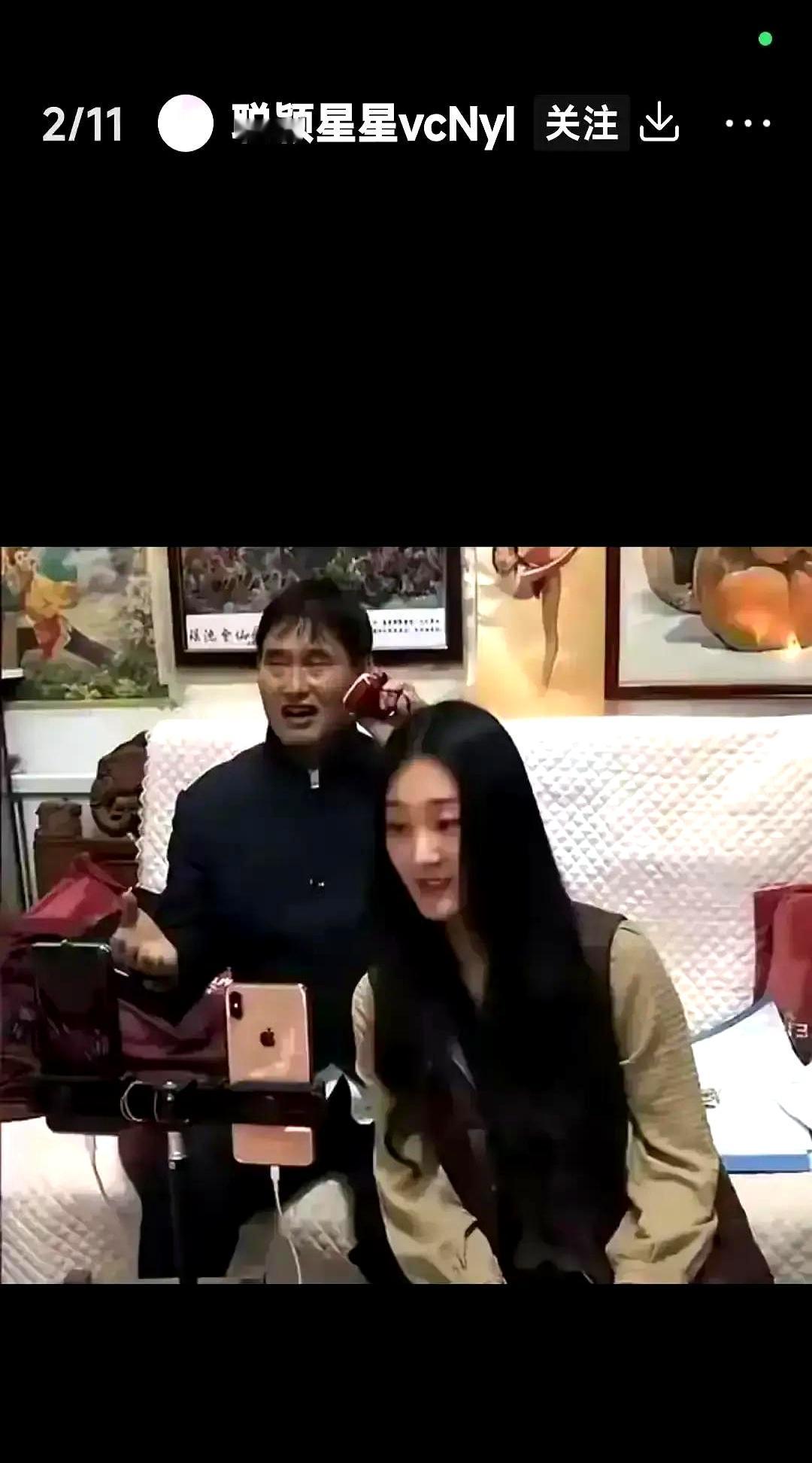 陈亚楠离婚三年还在啃大衣哥老流量。她把直播间背景换成朱家的旧影像，账号标