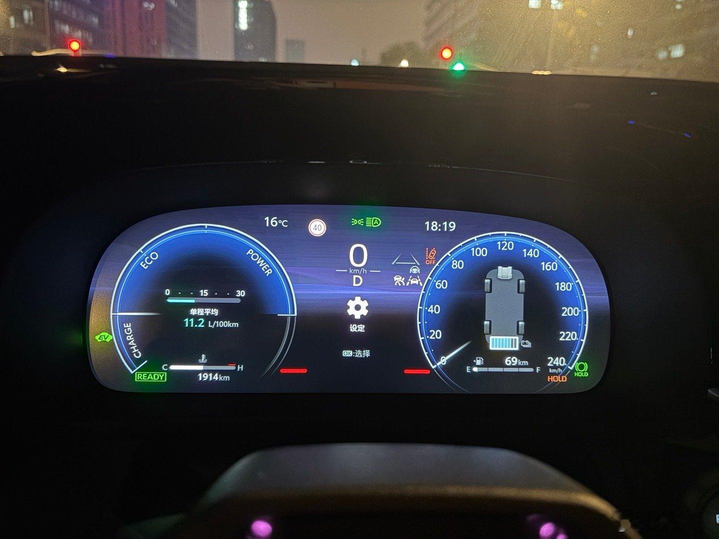 岁数大了，很多以前不理解的事也变得慢慢理解。以前有个同事说，他家回老家，老婆孩子