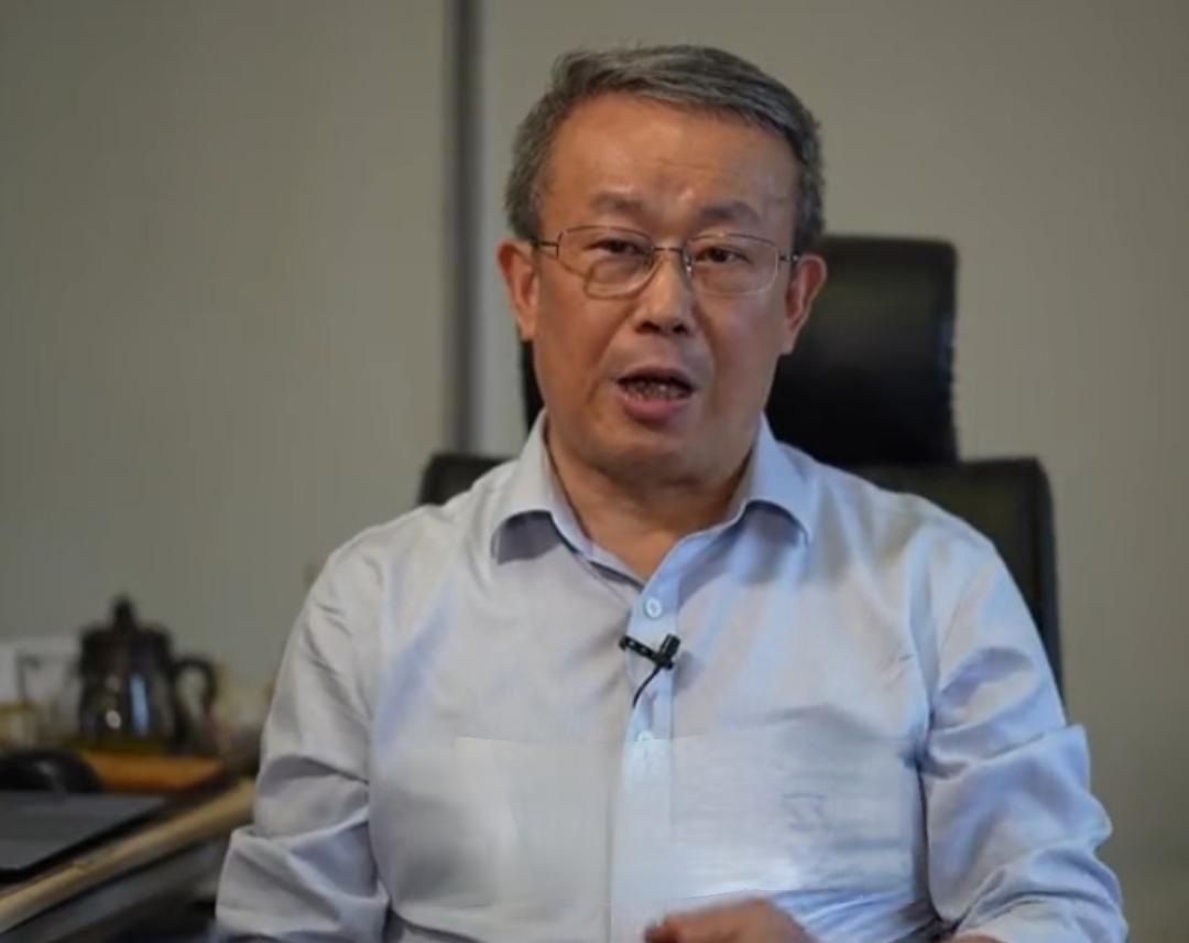 项立刚评价华为。11月16日，项立刚先生发文称人工智能领域的“世界模型”是没有用