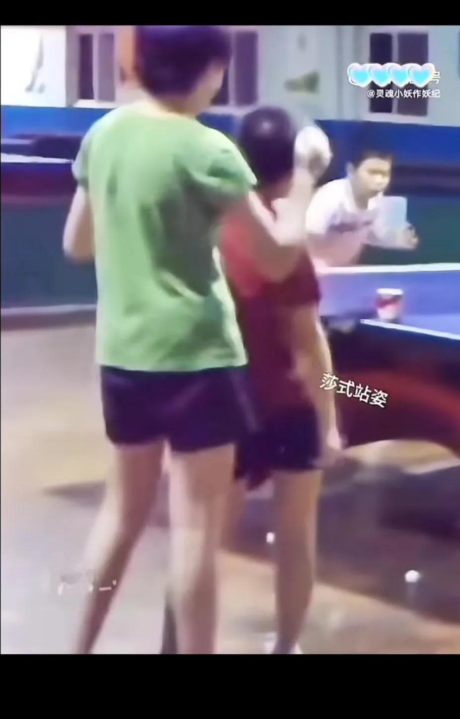 莎莎从小就可爱，并且是从小到大都是剪的男式头[捂脸哭]谁知道这个像一个假小子的可