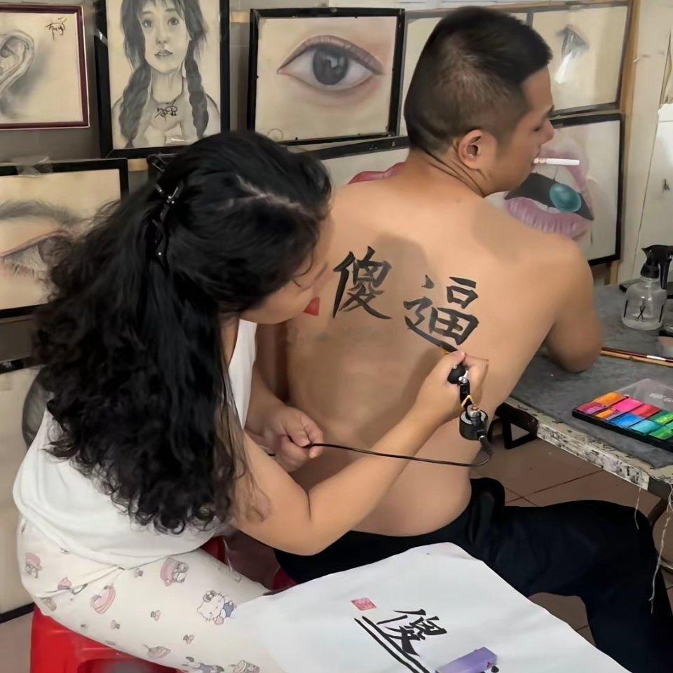 纹身字纹错了可以改不？我看是不好改了！