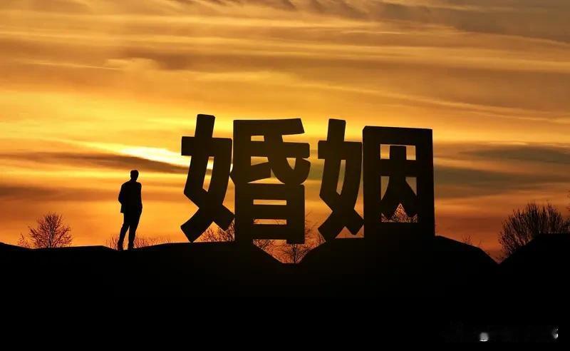 婚内出轨毫无处罚，如今的人性约束已然失效，必须将婚内出轨列为刑事犯罪，以此有效抑