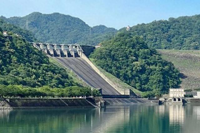 同样都是海岛，为什么台湾缺水，海南岛淡水多到用不完？台湾那十大水库，说出来都