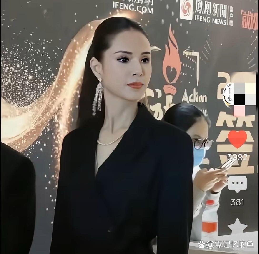 真不敢信这是李若彤！状态又年轻又漂亮，岁月仿佛格外偏爱～