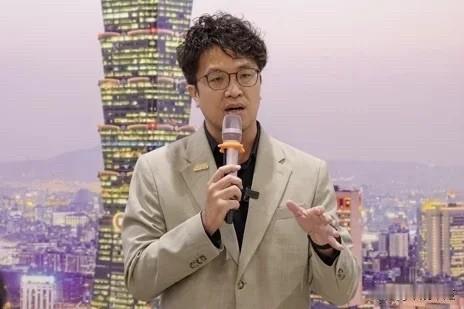 瑞媒专访沈伯洋妄称：“当台湾人并不容易”民进党台北市长参选人沈伯洋接受