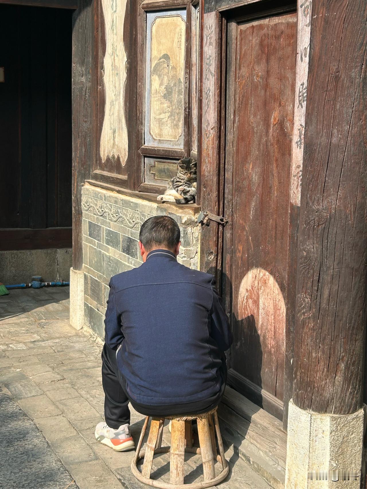 210万拆迁款，父亲一分不留给富裕的两个大儿子，全部倾斜给最苦的老三。老大当场翻