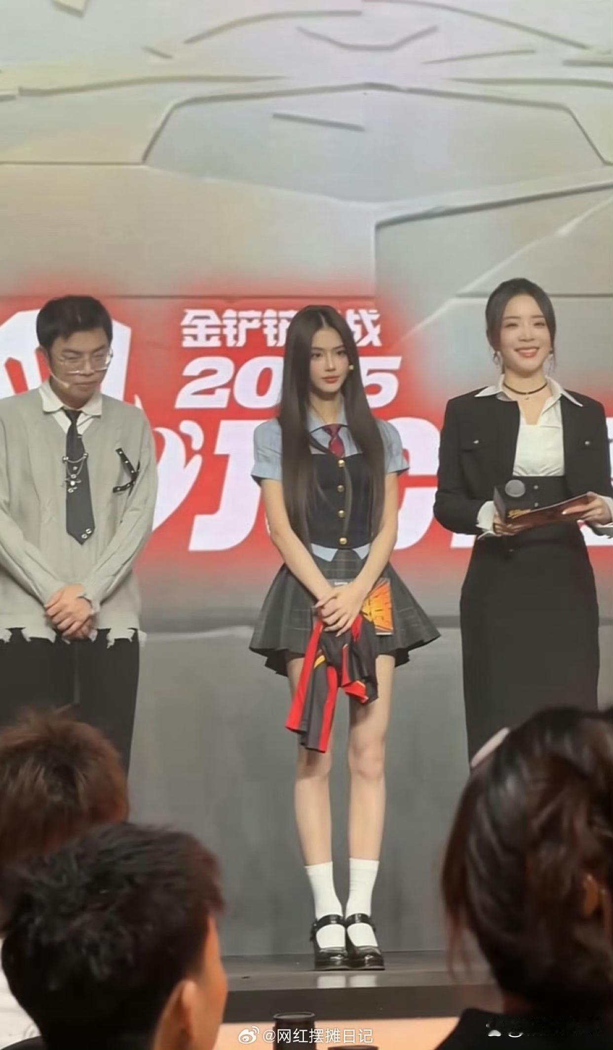 何丹彤第三视角生图，难怪都说她是顶美