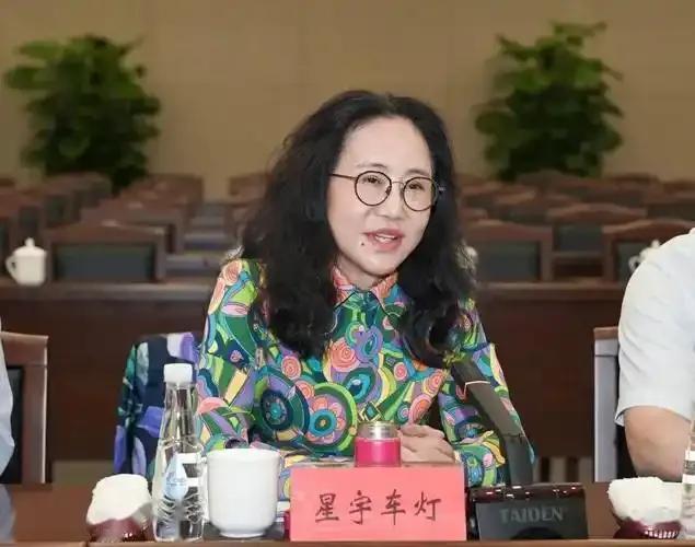 活该，反噬来了！据媒体报道，一百多人签了离职书的有人咽不下这口气，他们向港交所举
