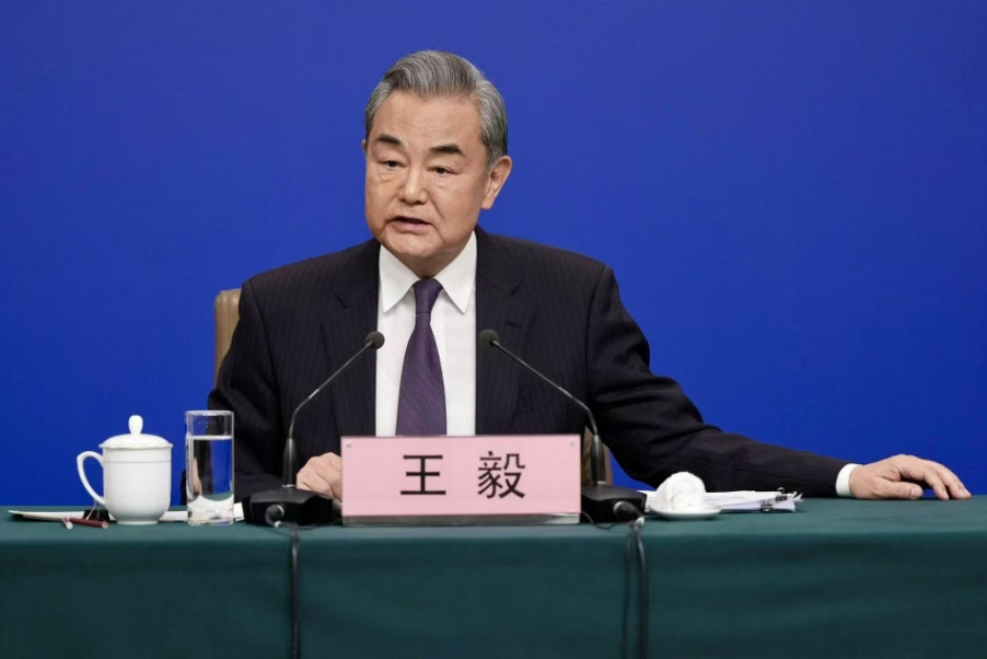 “有一个国家和南海诸国格格不入” 不出所料，在所谓的“南海仲裁案纪念日”到来