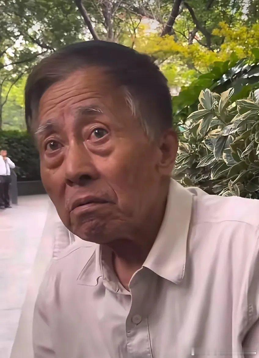 炒股千万别学上海爷叔。他时间充裕，还有颇为丰厚的退休金，即便炒股亏损、资金被套牢