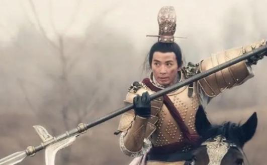 在662年，薛仁贵在打败回纥之后，俘获了十几万人。然而，他的命令是坑杀所有男性，