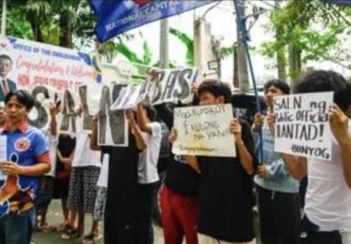 近日，菲律宾监察员雷穆拉宣布放宽政府官员对资产、负债和净资产报表的访问权限，以提