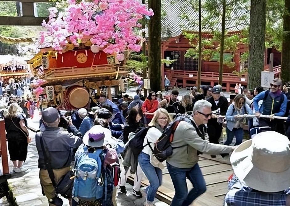 大批中国人仍然去日本旅游，日媒追问时，他们的回答太扎心了！说白了，日本旅游现