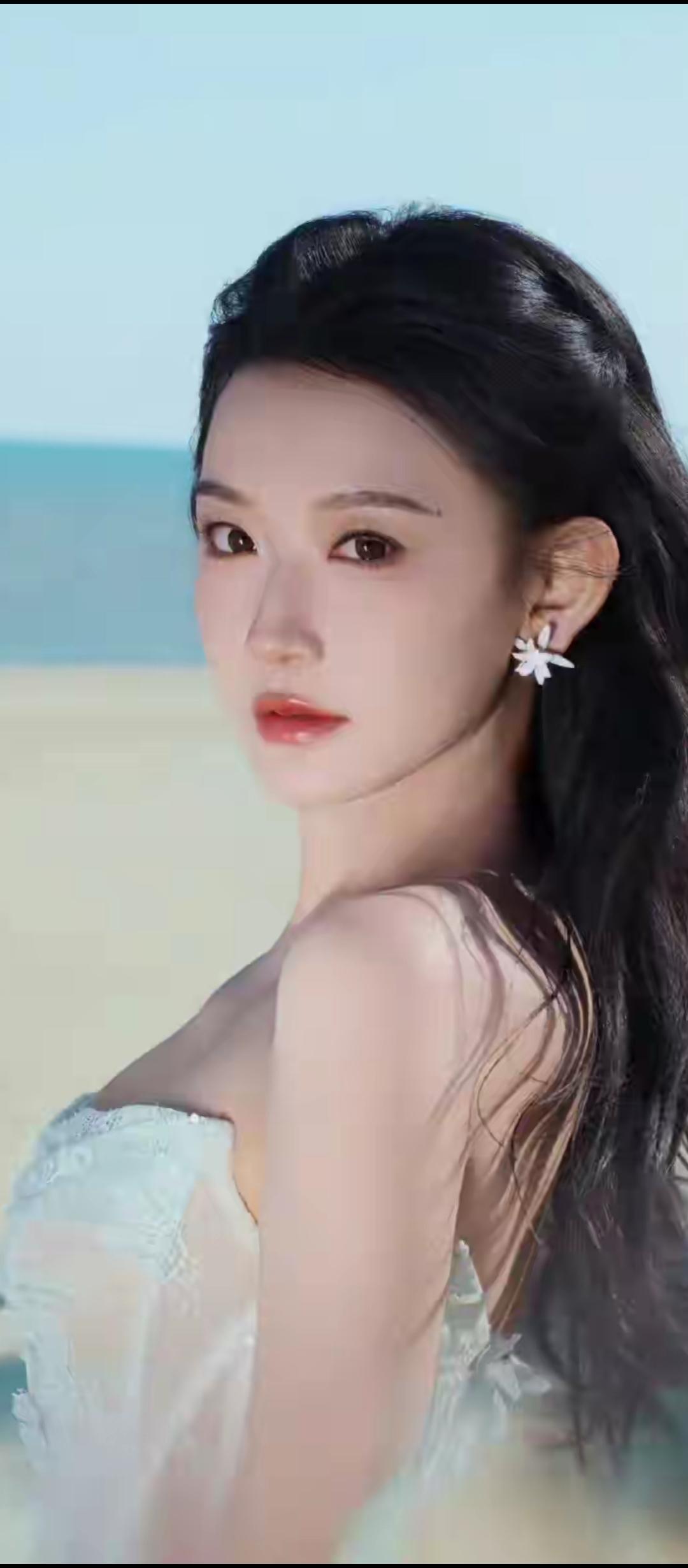 轻纱飘逸，花饰点缀，唯美浪漫！