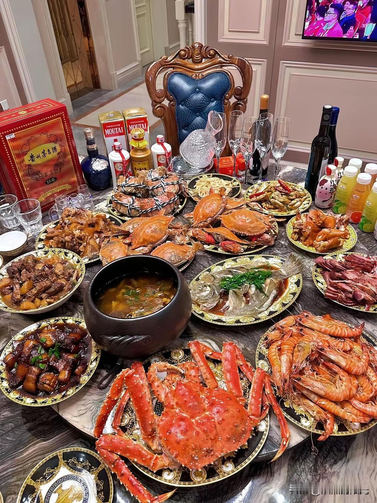 新年第一天，祝大家吃好喝好玩好！元旦快乐第一天祝福语