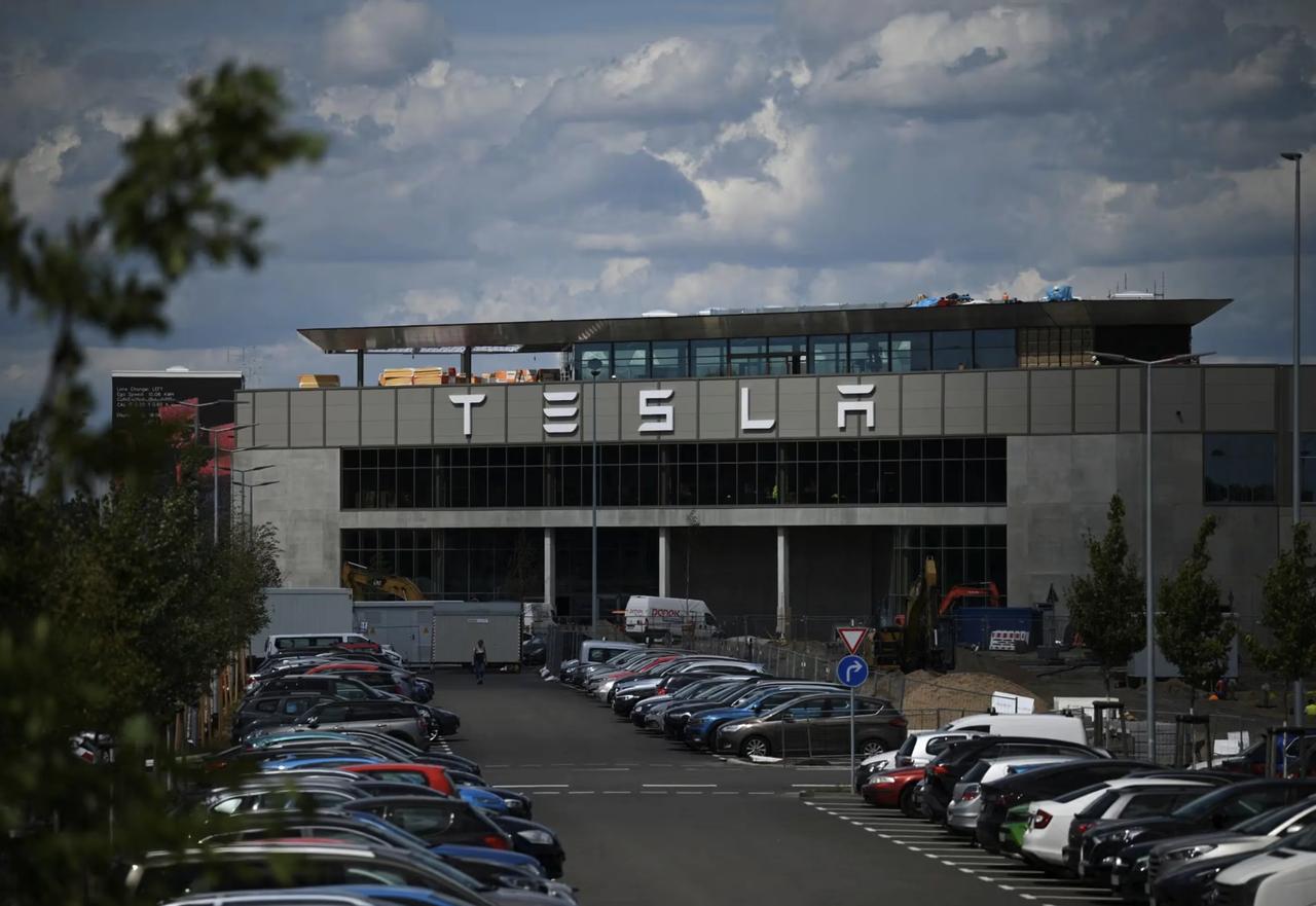 一个月给工人开2700欧元最低工资，每天上班8小时、一周干5天，结果却被当地工会