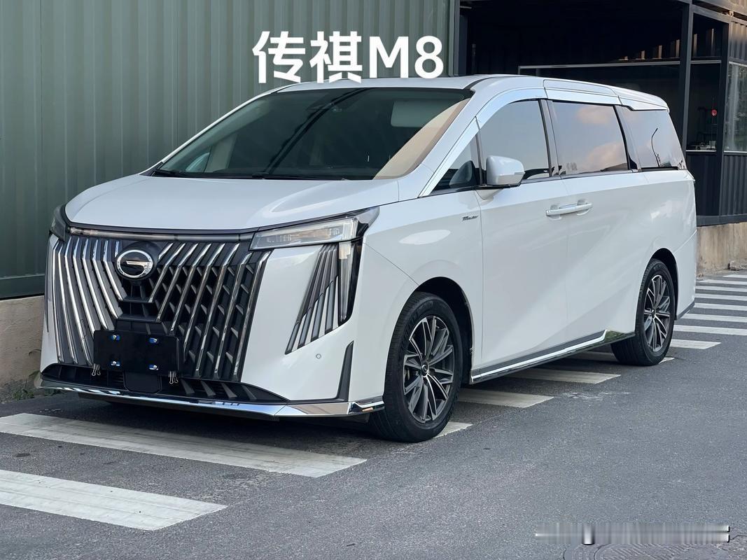 截至9月,我国汽车市场中大型MPV销量前十名:1. 腾势D9,销量72,451