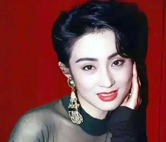 张敏1999年被朋友骗走超过一千万港币，一毛钱没要回来。27年后，58岁的她在杭