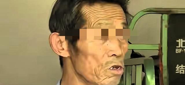 拿到上百万拆迁补偿之后，冯国军直接和照料自己二十年的养子冯涛断了来往，拉黑全部联