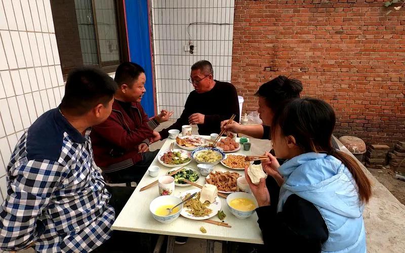 刘震云:话，一旦成了人与人唯一沟通的东西，寻找和孤独便伴随一生。你发现