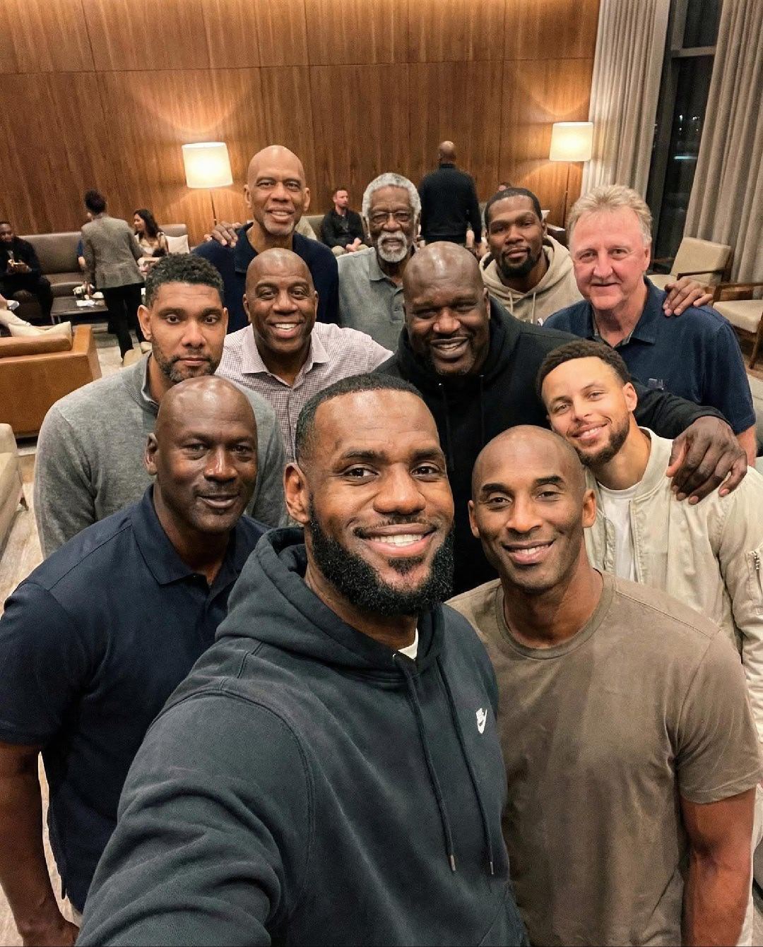 问，这张合影里谁的历史地位最低新赛季篮不住NBA