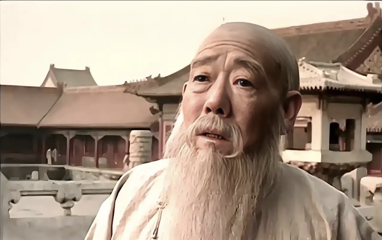 恭亲王临终前说，重用翁同龢，聚九州之铁不能铸此大错。甲午一战前，两代帝师、军机大臣、户部尚书翁同龢对