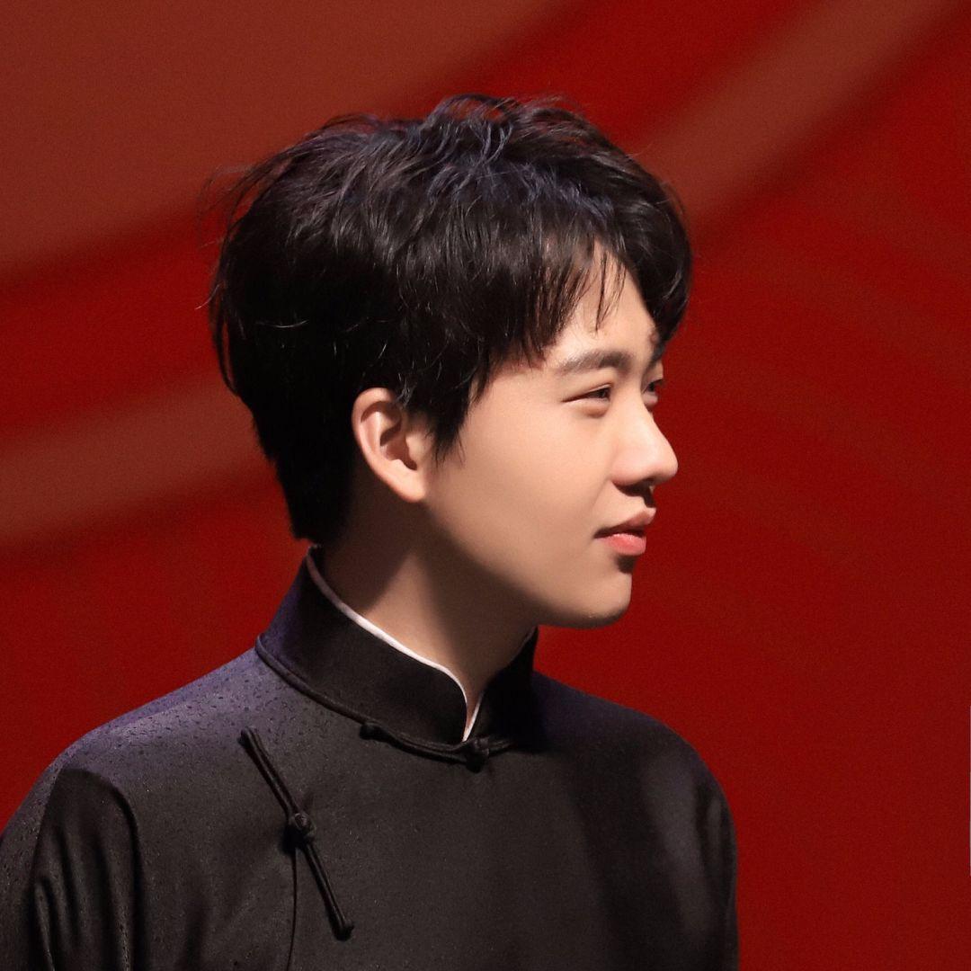 男演员郭麒麟说，哎呀，我确实不是说相声的材料，有一次登台演出，台下就十五六个人，