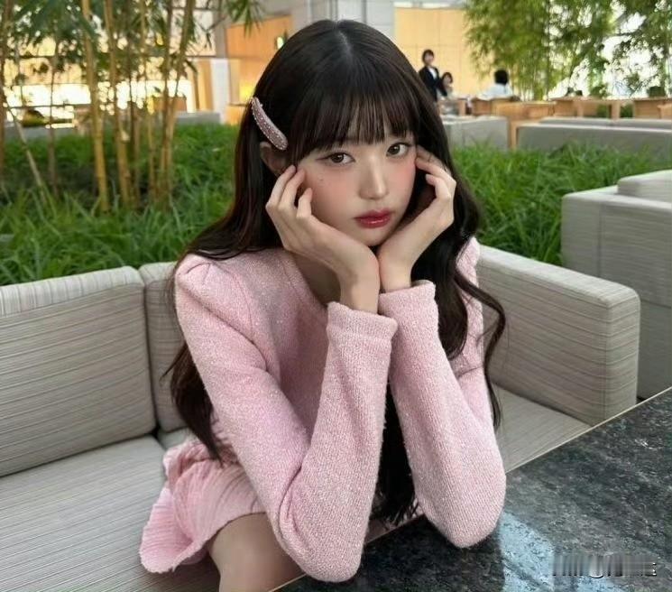 张元英这个人，长得漂亮我不奇怪，手里有钱我也不奇怪，但是她居然漂亮有钱还