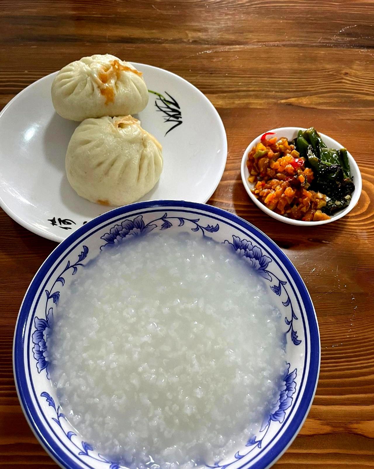 工厂里一对打工11年的夫妻，居然攒下了110万？说出来你可能不信，他俩每人月薪