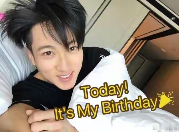 等我小了也要吴尊做我爸爸从小帅到大！吴尊生日晒童年帅照许愿做个好爸爸