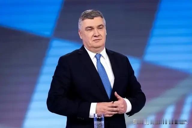 特朗普还在盯着格陵兰流口水，结果有人硬生生把他的头扭向了东方！克罗地亚总统这一招