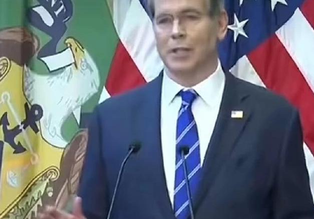 美国财长贝森特谈当前中美贸易战，他认为，种种迹象表明：中美正在“脱钩”，