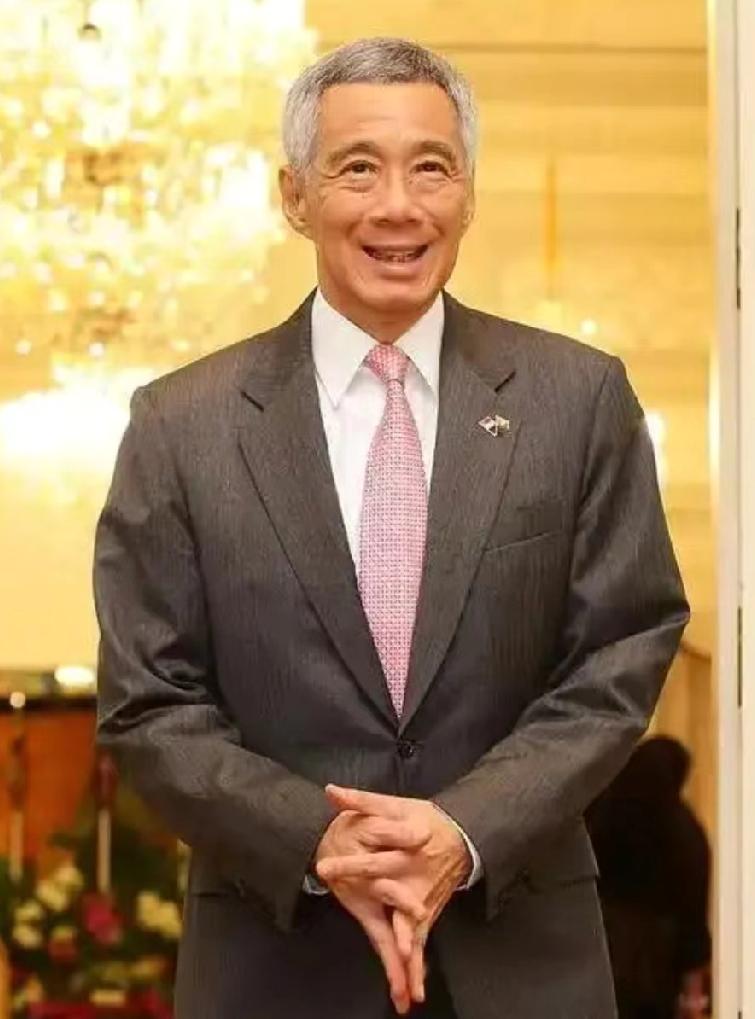 同宗同祖？笑完就忘的默契，新加坡人到底认谁？那天李显龙在国大讲台上一提“同宗