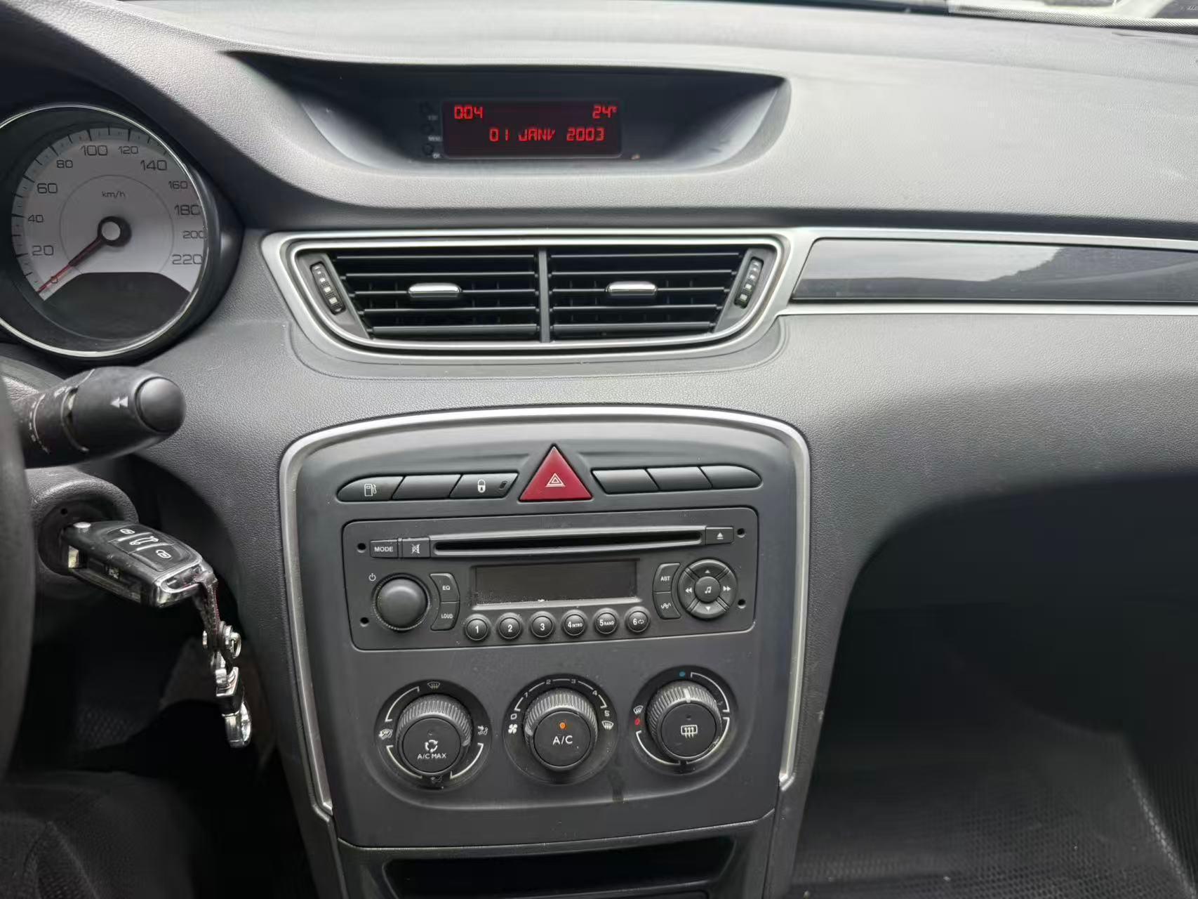 兄弟们喜欢的万元自动挡，13年标致3081.6L自动挡，个人一手车，实表12万