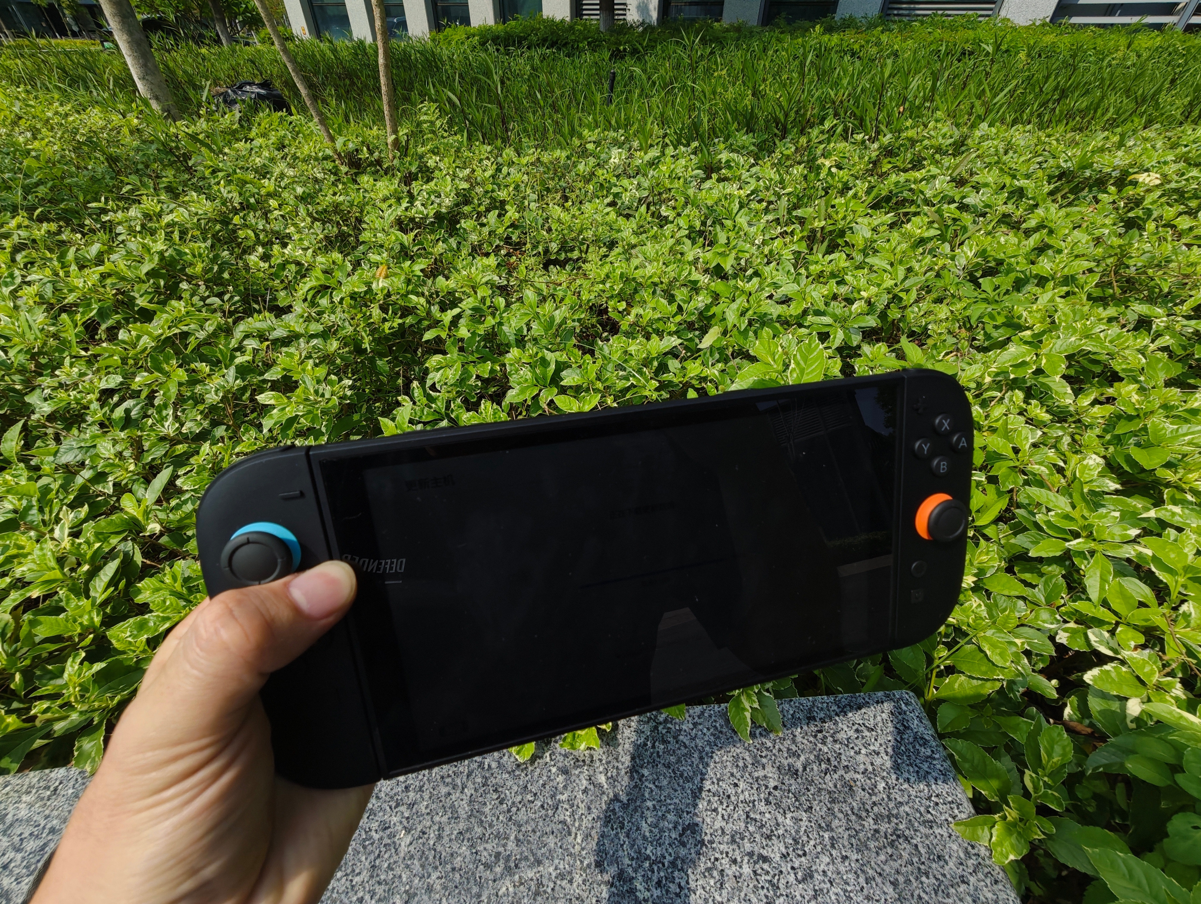 真不是噶黑啊，NS2这个系统更新我真的不知道到底是什么情况啊，但是我一到边上的大