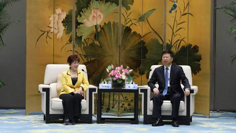 与大陆高层会晤，洪秀柱说出了肺腑之言，两岸统一不能再等。 7月17日，