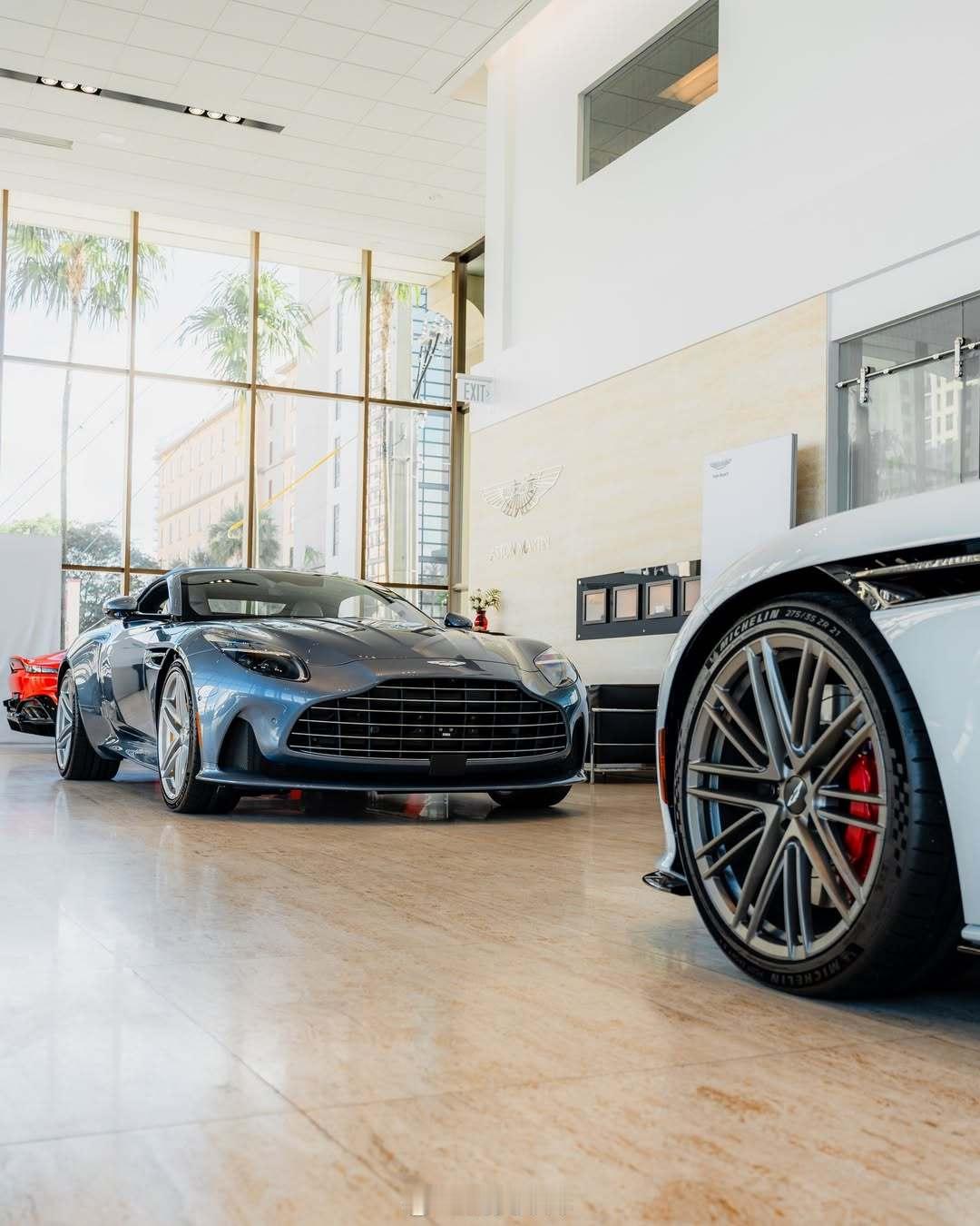 AstonMartinDB12Volante​​​