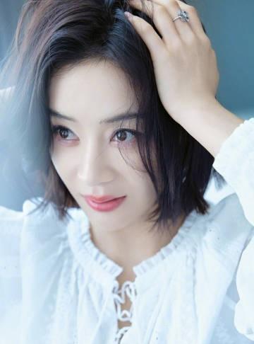 袁姗姗x白色短裙大展美腿