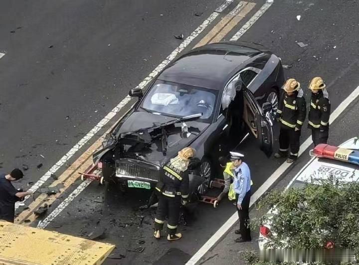 陈震闪灵开车还是要注意安全​​​