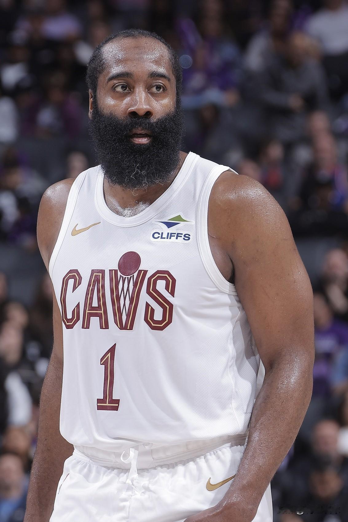 骑士队54场常规赛过后，队内球员三分命中数一览：01、米切尔，50场，183