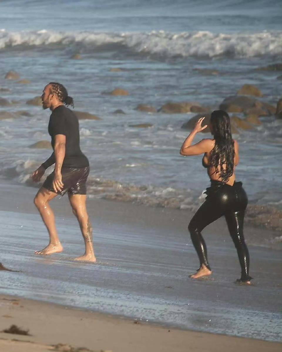 金卡戴珊汉密尔顿海里亲吻金姐这恋爱浓度和换男友速度，真的比F1赛车过弯还快！这场