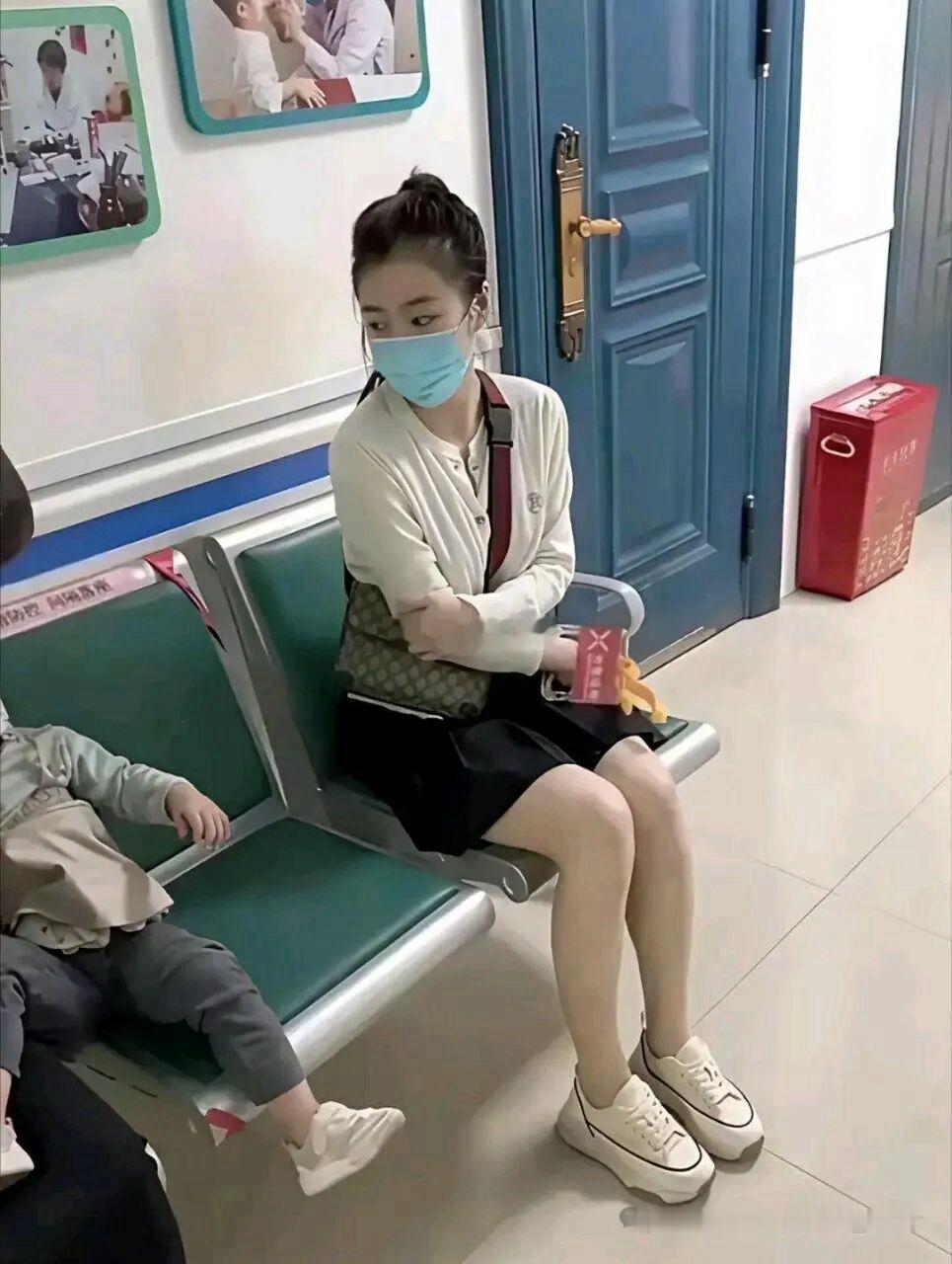 就想知道这手怎么进去的？