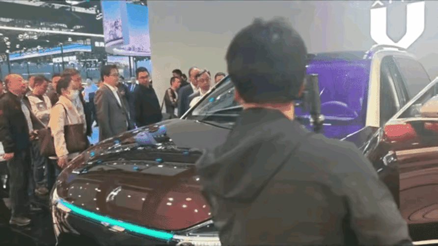 王传福来问界展台了！不知道看完是什么心情？广州车展各家大佬互相串台已经成了惯
