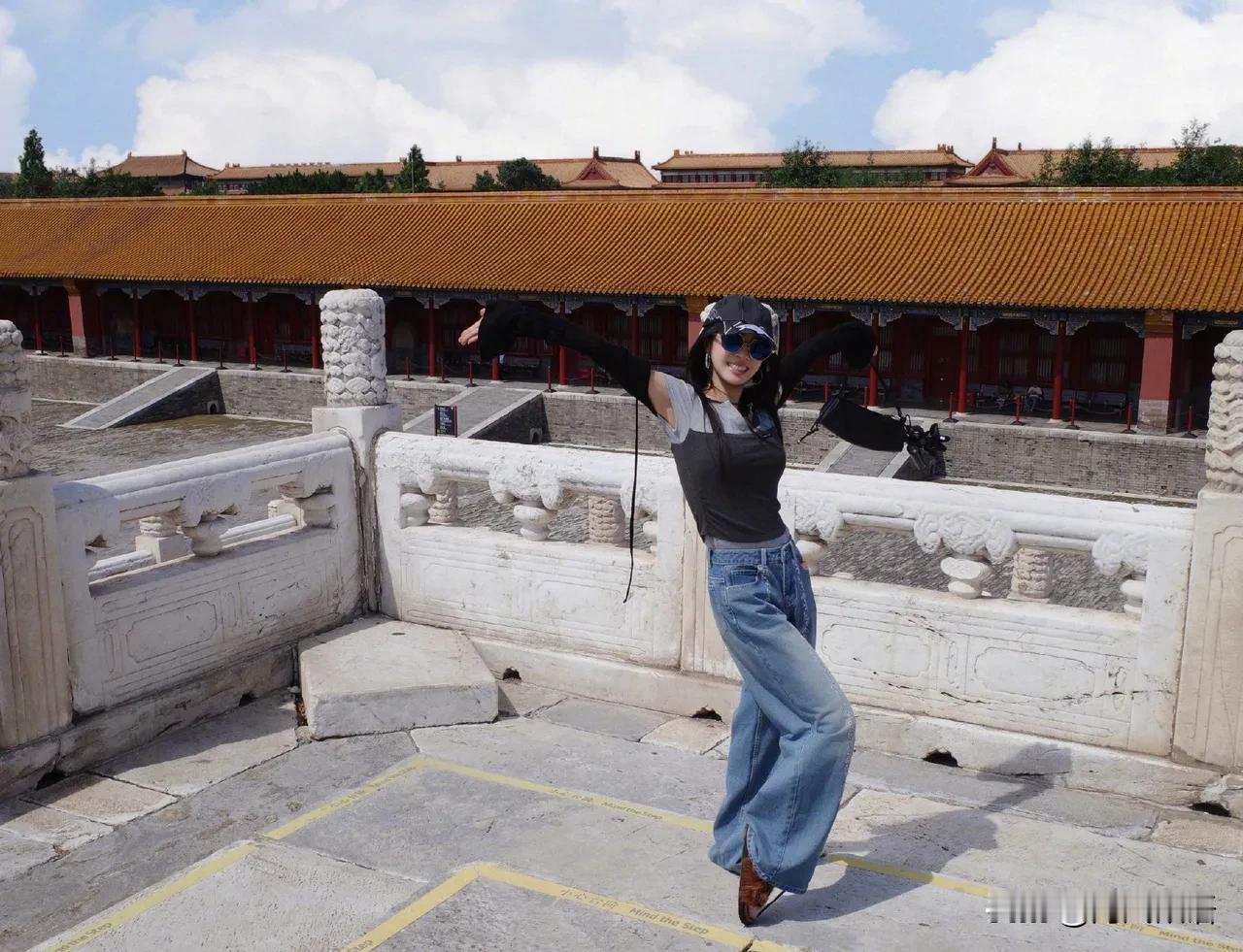45岁蔡依林现身北京游故宫，状态堪比少女，难怪演唱会场场爆火