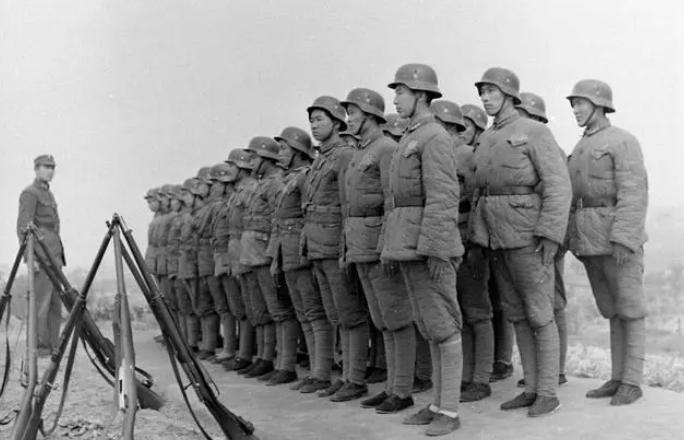 解放战争的后期，国民党军队的溃败速度让人瞠目结舌。曾经与中共军队抗衡多年，甚至在