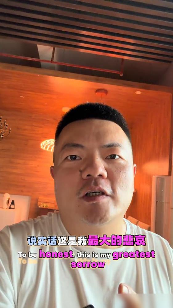 日前，贵州烟草旗下小程序推出500毫升飞天茅台申购活动，申购价10080元/件，