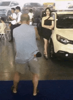 小姐姐都害羞了