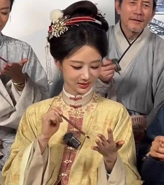 杨紫回春直播状态怎么样